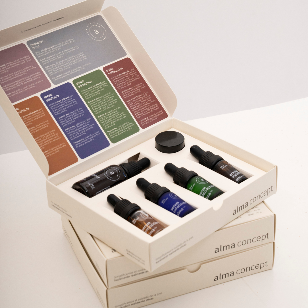 Starter Box de Alma Cosmética con los productos de la rutina en tamaño travel
